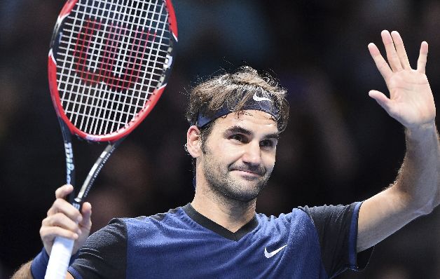  Roger Federer celebra su victoria ante el japonés Kei Nishikori.  / EFE