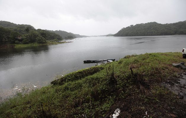 El lago Bayano ha sido el más afectado por el fenómeno de El Niño.  / Archivo