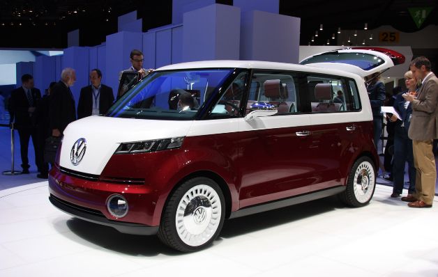 VW manipuló pruebas de emisiones en más autos de los estimados al inicio 