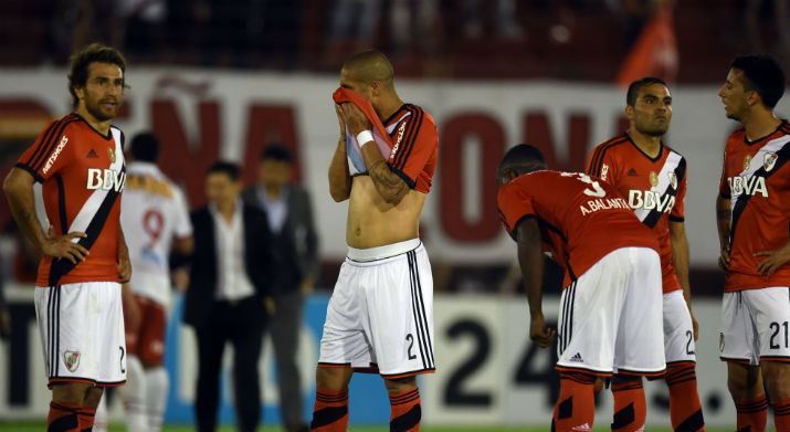 River no pudo con la defensa de Huracán.