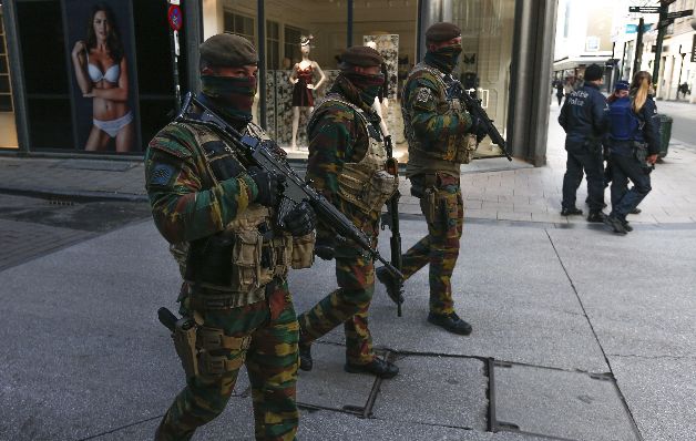 Bruselas mantiene las medidas de alerta