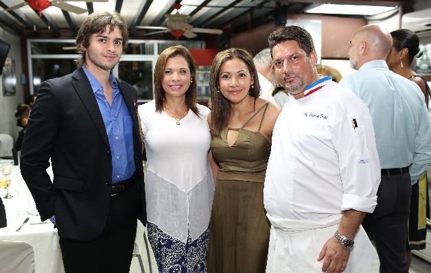 1. Taren Fleming, Tania Fleming, Yara Chong Guardia y Stéphane Dias.