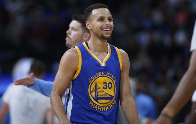 Curry fue clave para que el equipo lograra el récord de 16-0.