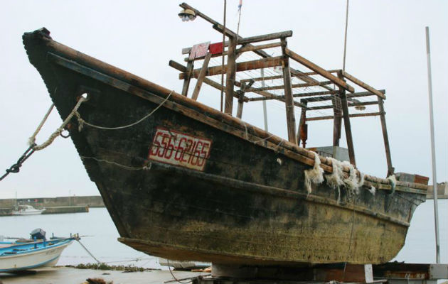 Al menos 13 botes de madera han aparecido.