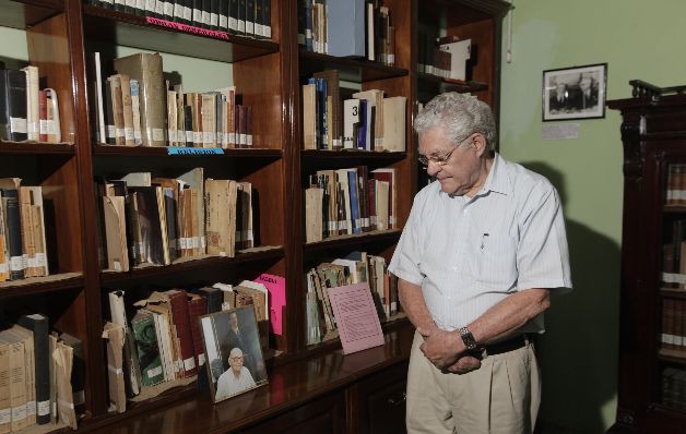 Iván Alfaro custodia la historia de su abuelo, Ricardo J. Alfaro, labor que inició su padre. / Víctor Arosemena