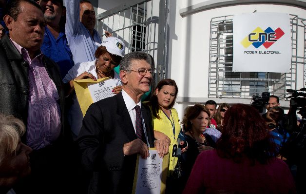 Diputado opositor sugiere la renuncia de Maduro
