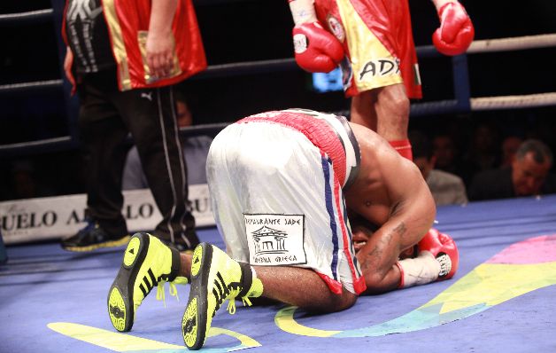 Jezreel Corrales le agradece a Dios por el triunfo. / Anayansi Gamez Jezreel Corrales le agradece a Dios por el triunfo. / Anayansi Gamez