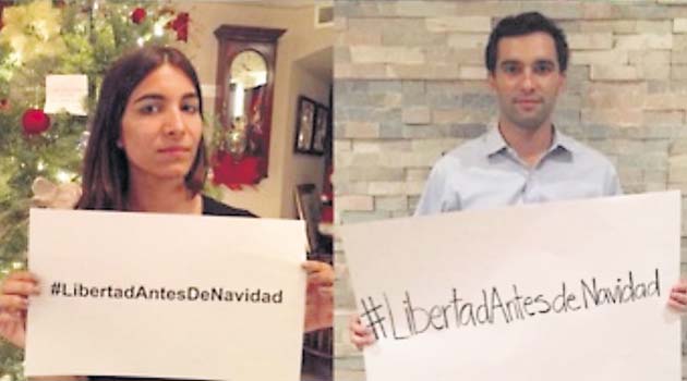 Los familiares de los detenidos muestran su petición.
