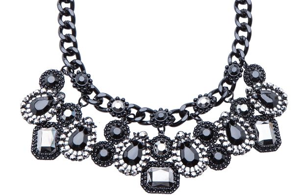 Accesorio Stradivarius. Accesorio Stradivarius.