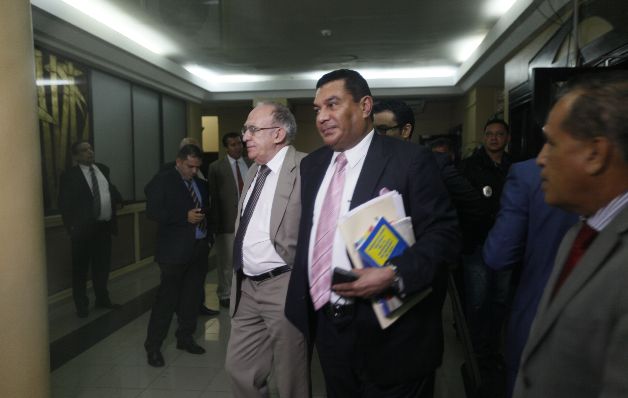 Mauro Zúñiga y Carlos Herrera Morán a su salida de la audiencia. / Edwin González Mauro Zúñiga y Carlos Herrera Morán a su salida de la audiencia. / Foto Edwin González