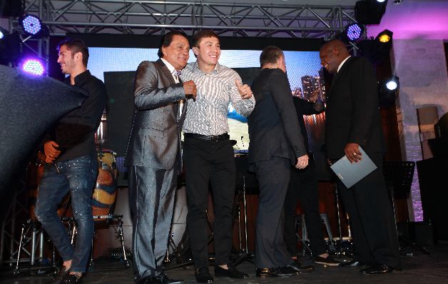Para Golovkin (dcha.) fue un gran honor estar junto a Roberto Durán. / Anayansi Gamez