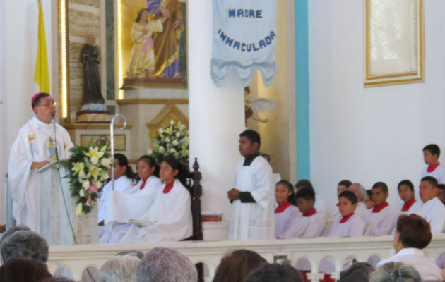 La misa fue presidida por el Obispo de Coclé, Monseñor Edgardo Cedeño. / Foto: Elena Valdez
