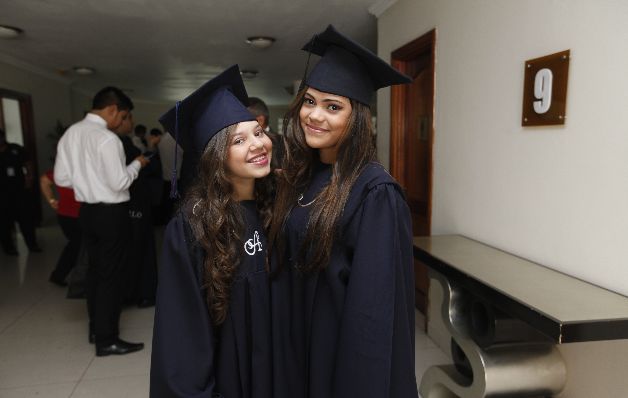 1. Andrea Barreto y Paola Urrutia.