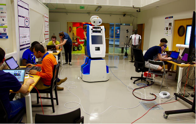 Robot "Spencer" guiará a los pasajeros de KLM en el aeropuerto de Ámsterdam.