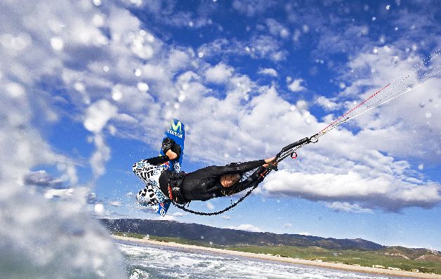 Su amor por el mar y el viento la llevó a Tarifa