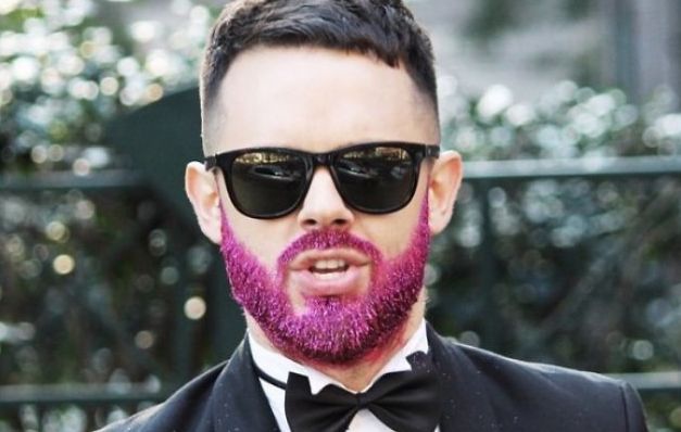 La tendencia es usada hasta con traje formal. 