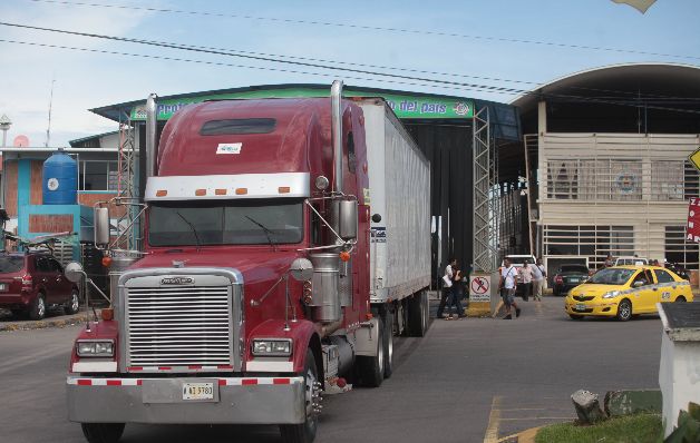 Un solo contenedor de contrabando representa $700,000. / Archivo Un solo contenedor de contrabando representa $700,000. / Archivo
