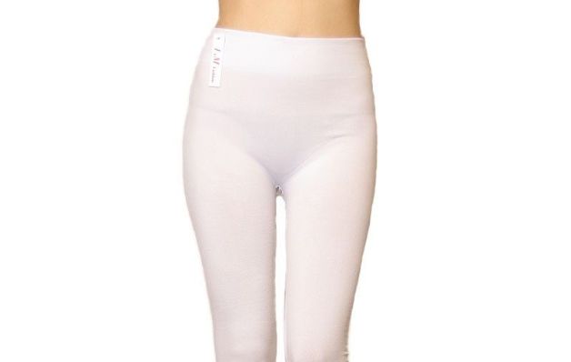 Los "leggins" blancos no le lucen a nadie. Los "leggins" blancos no le lucen a nadie.