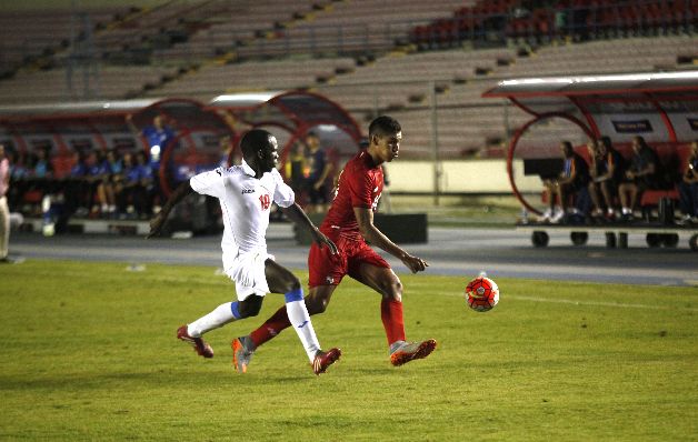 Valentín Pimentel (rojo) fue sustituido por un golpe. / Edwin González Valentín Pimentel (rojo) fue sustituido por un golpe. / Edwin González
