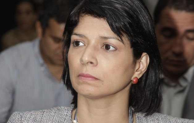 Angelica Maytín recommended to dismiss the director of the DAS . Angelica Maytín recommended to dismiss the director of the DAS .