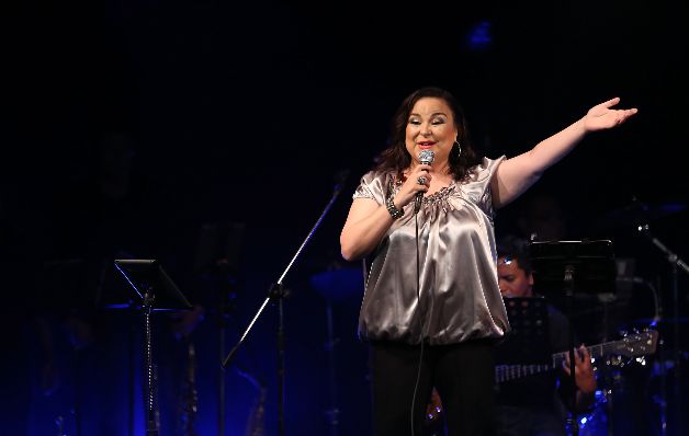 Nilena posee una voz mágica. Nilena posee una voz mágica.