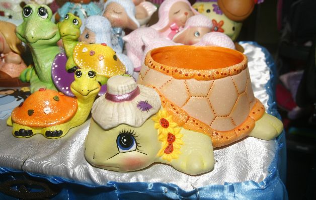 Se vendían zapatitos, accesorios, adornos, cochecitos...para el bebé. / Edward Santos. Se vendían zapatitos, accesorios, adornos, cochecitos...para el bebé. / Edward Santos.