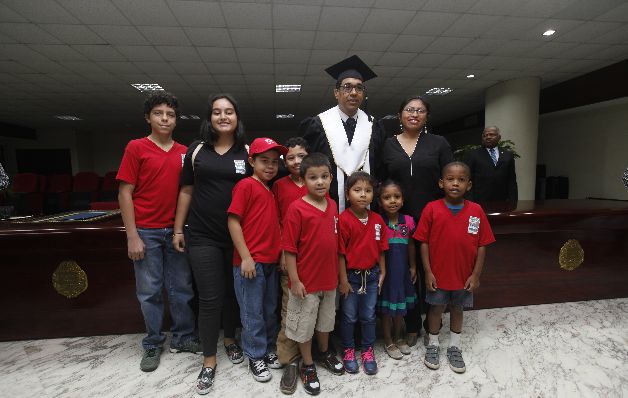 Con niños de la Fundación Danilo Pérez. Con niños de la Fundación Danilo Pérez.