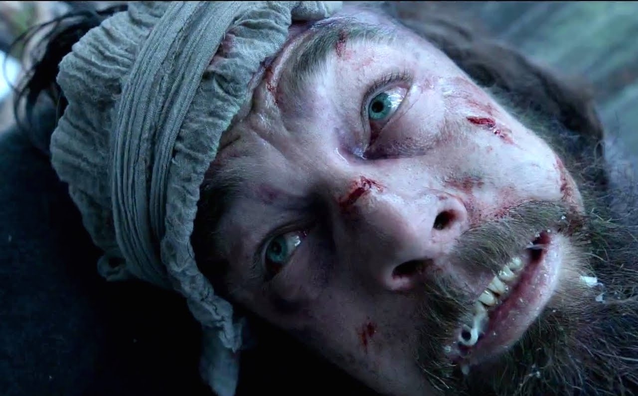 En una expedición al desconocido oeste norteamericano, todavía habitado por tribus indias, Hugh Glass, cazador de pieles es atacado por un gigantesco oso. ¡Terror! con 'los hijos del diablo'