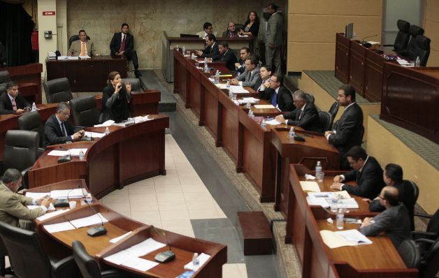 La mayoría de los diputados que hicieron uso de la palabra fue para hablar de temas de su circuito.  / Foto Víctor Arosemena