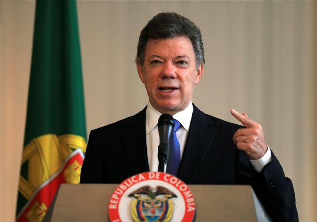 Juan Manuel Santos firma nueva legislación. Foto/AP