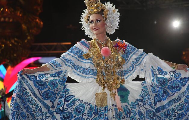 La reina del Carnaval capitalino, Nohelys González, subió a la tarima. El Carnaval de la capital se bailó así