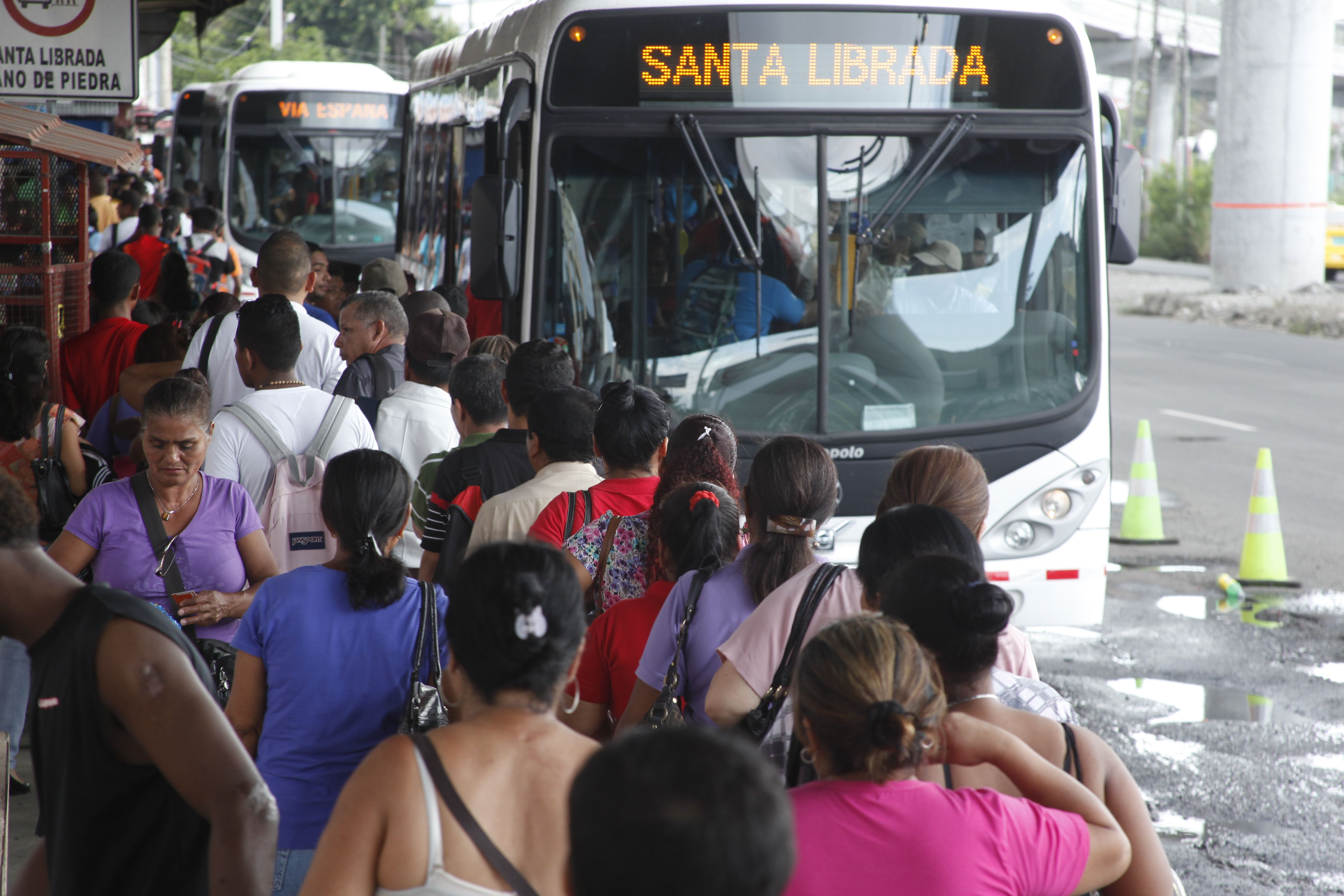 Compra de Mi Bus  deja más dudas que satisfacción 