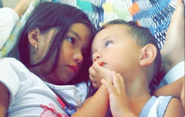 Estos son los dos grandes tesoros de Alvis Almendra, sus hijos. / Cortesía El amor, un poderoso motor