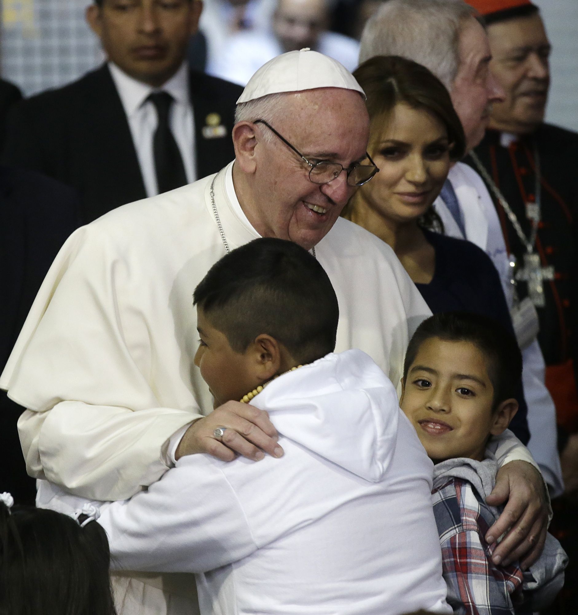 El papa y niños con cáncer. Papa Francisco llama a tener un México sin traficantes