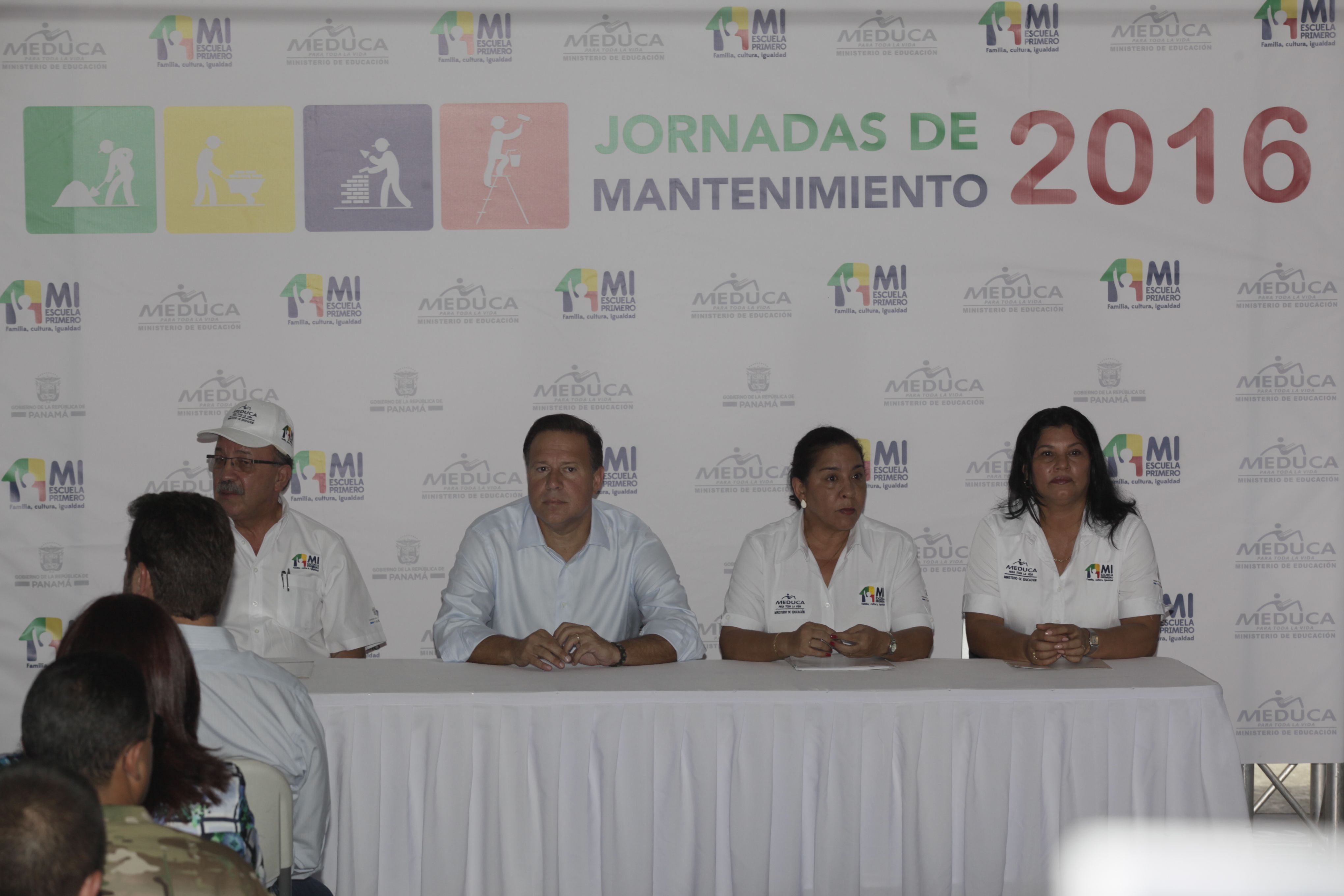 Most bought chairs are damaged or deteriorated . / Archive Eduholding and Paredes: Key in the Meduca scandal