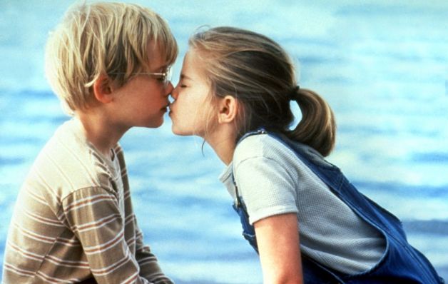 Imagen correspondiente a la película romántica "Mi primer beso". Los mejores besos de la historia del cine