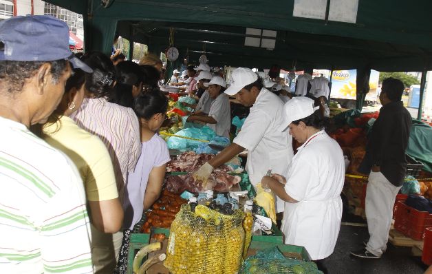 Varela promises to eliminate long lines at open markets. / Archive Más de 19 meses de gestión y el pueblo exige respuestas