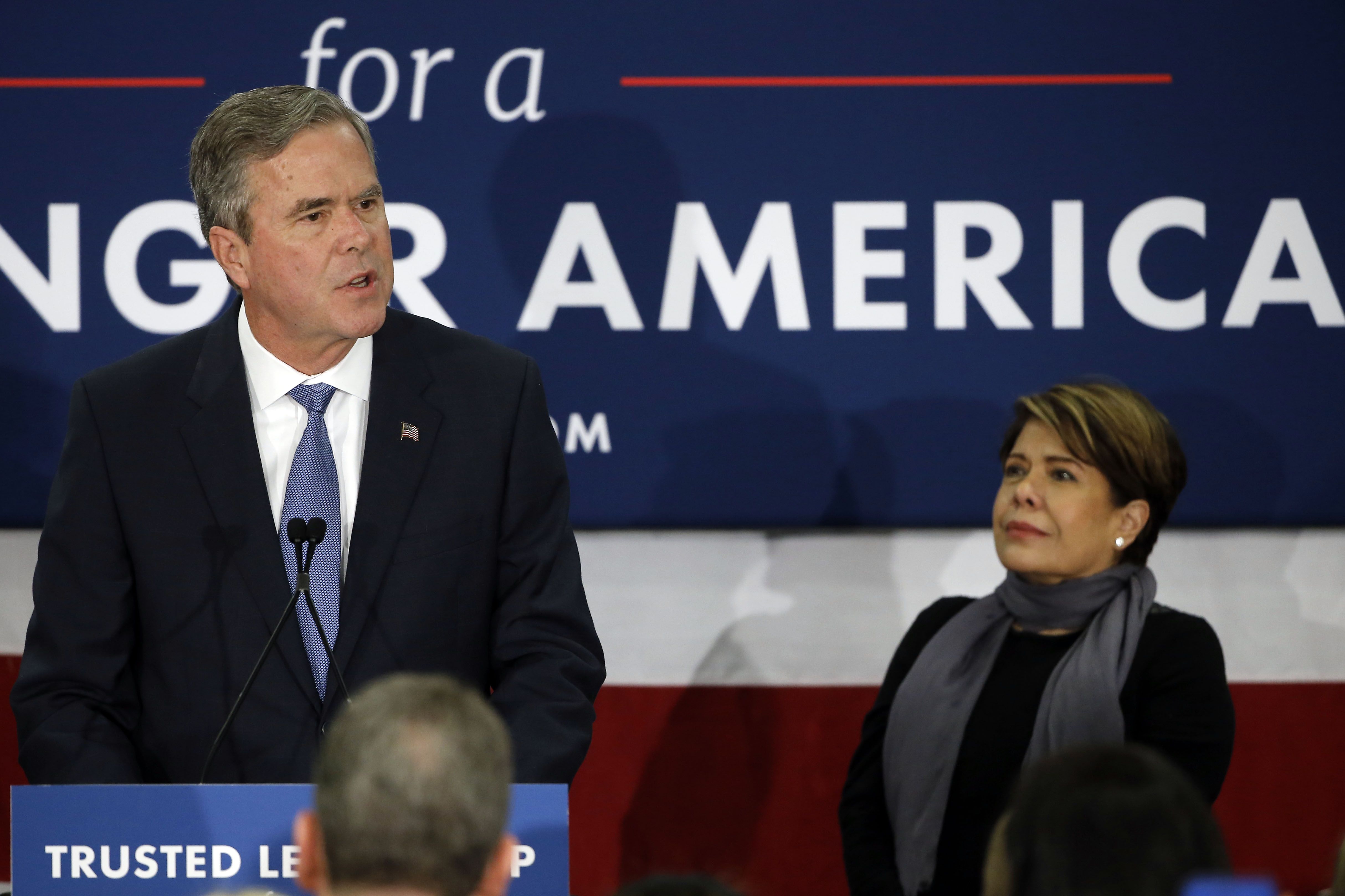 Jeb Bush anuncia su retiro. Primarias se aclaran con salida de Bush y el triunfo de Clinton