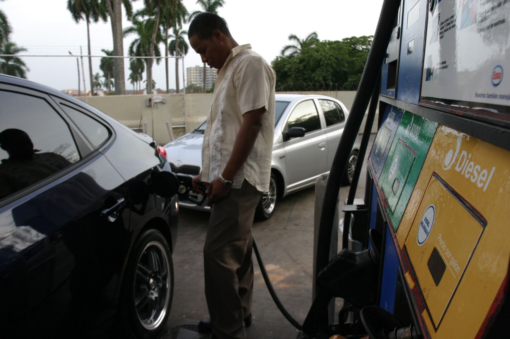 Rechazan  intención de un nuevo impuesto a gasolina 