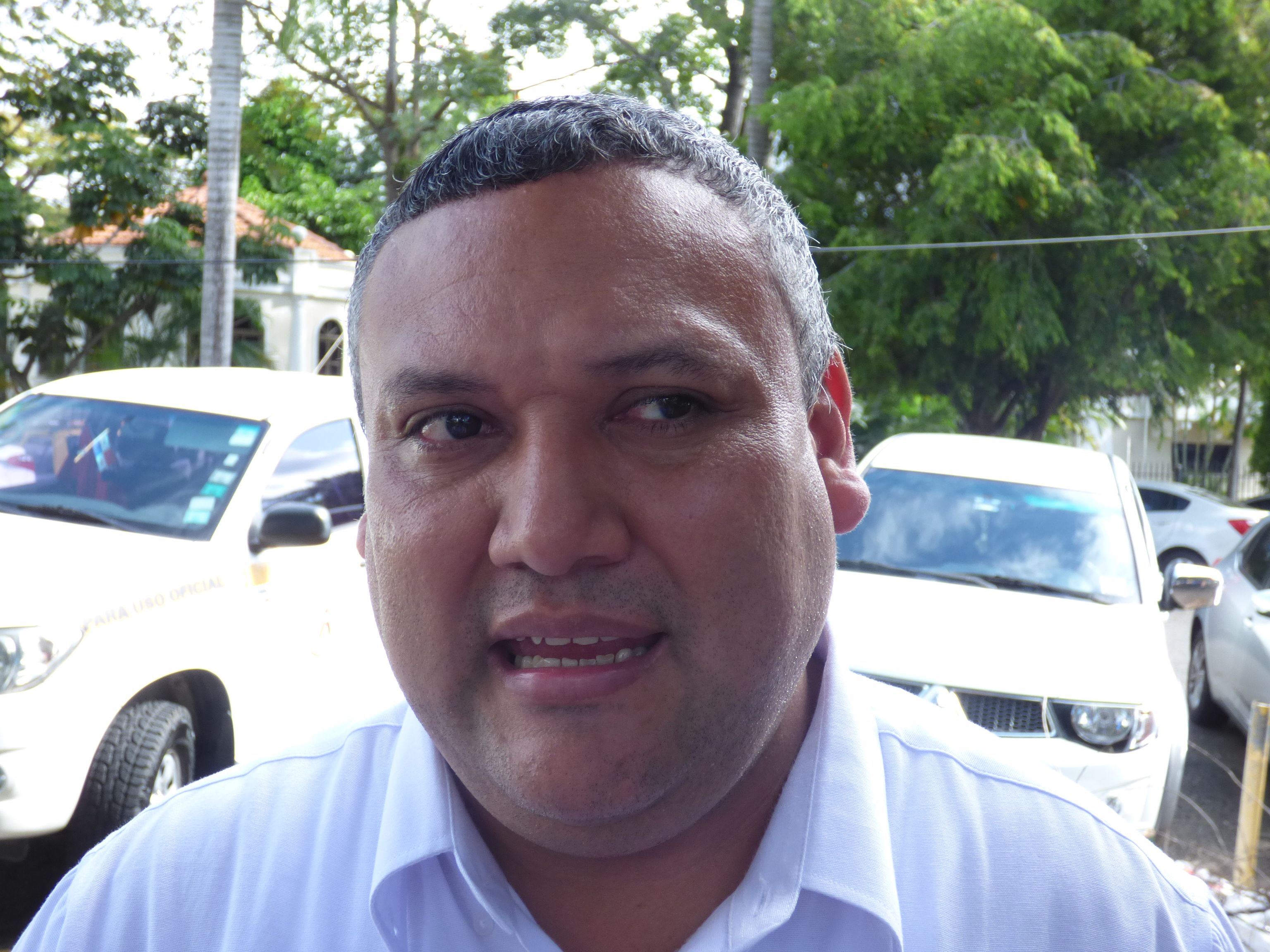    Padres enfrentan  inicio de clases con recorte de ayudas 