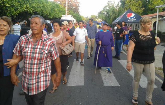 Siguen llegando peregrinos para agradecer favores a Jesús Nazareno en Atalaya