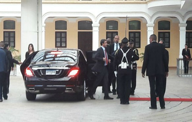 A su llegada al Palacio Bolívar.