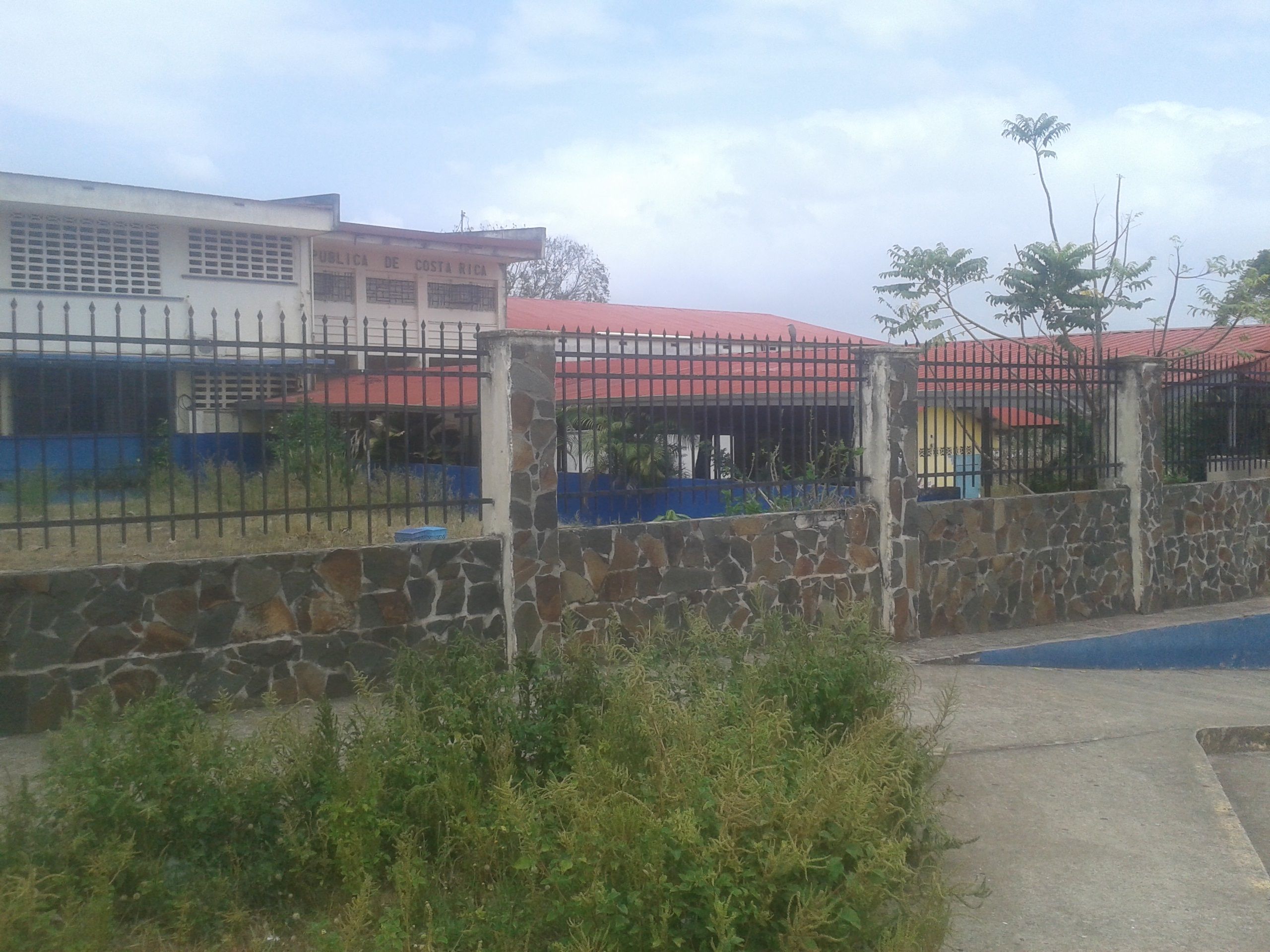 Incertidumbre rodea a los estudiantes de la escuela Costa Rica 