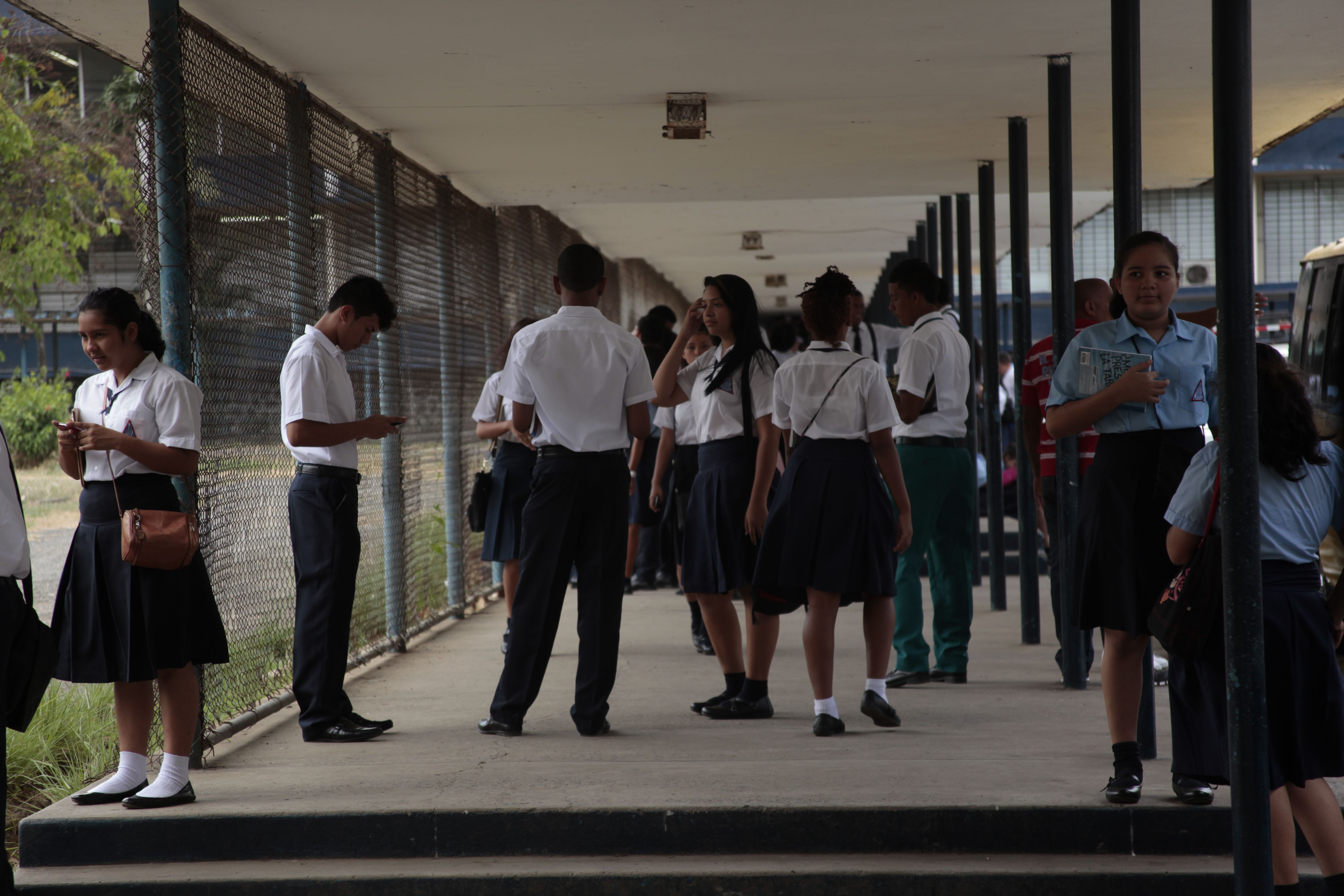 Denuncian interferencia del presidente en el Ministerio de Educación