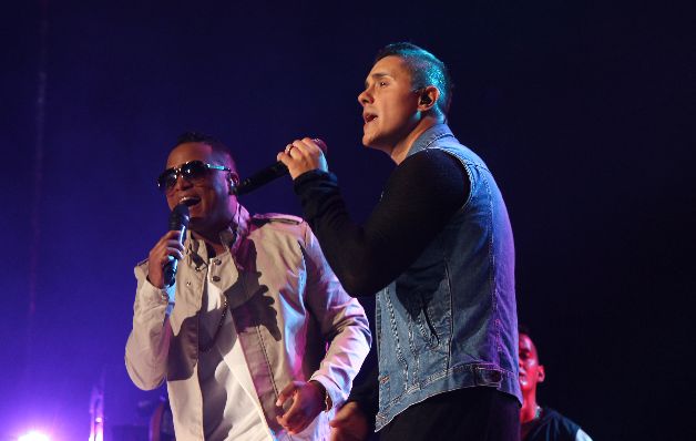 Eddy Lover cantó junto a Joey "Amor del bueno". Eddy Lover cantó junto a Joey "Amor del bueno".