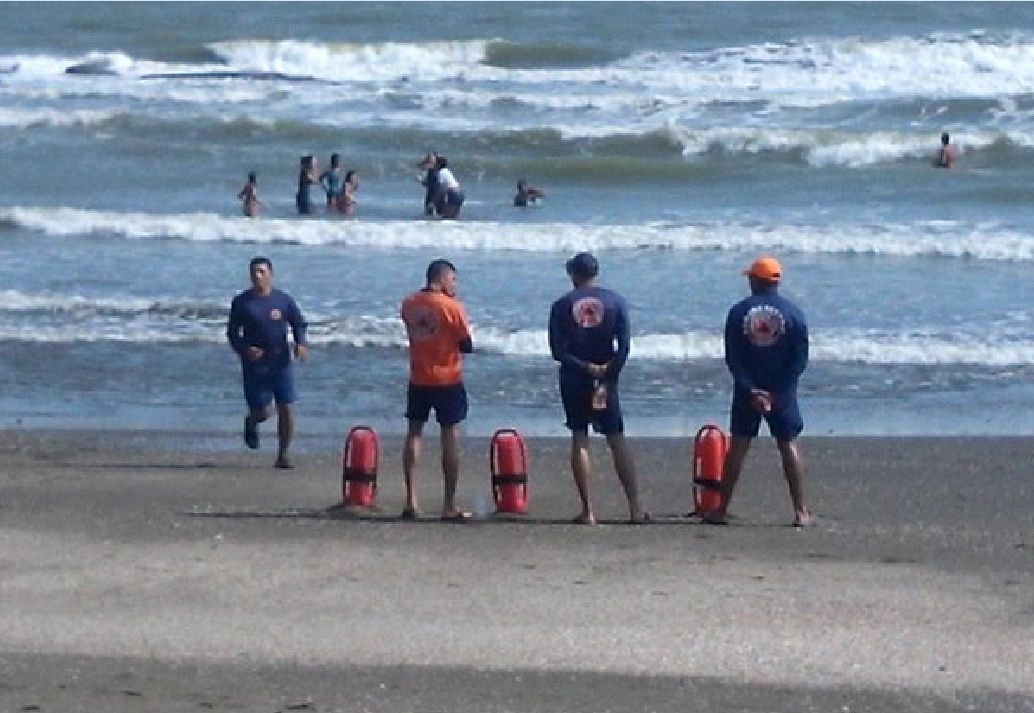 Molestias en las playas del Pacífico por agentes marinos