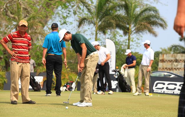 Miguel Ordóñez es uno de los jugadores panameños que está viendo acción en este torneo. Junto a él, Omar Tejeira, Mike Norman, Michael Méndez, Wilson Ospina y Anders Axelsson también están compitiendo. Miguel Ordóñez es uno de los jugadores panameños que está viendo acción en este torneo. Junto a él, Omar Tejeira, Mike Norman, Michael Méndez, Wilson Ospina y Anders Axelsson también están compitiendo.