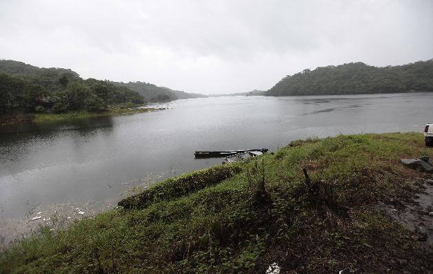 El lago tiene abundante agua para ser procesada.  / Archivo