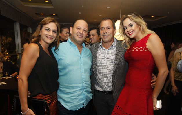 4.  Melissa Cohen, Samuel Cohen, Bernardo Cohen y Adriana Cohen.  