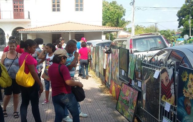 Gran cantidad de personas acudieron al parque 8 de Diciembre.  / Foto Elena Valdez